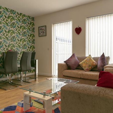 Modern & Exquisite Trumpington Townhouse With Parking & 5 Mins To Papworth Hospital Cambridge-i reptér Kültér fotó