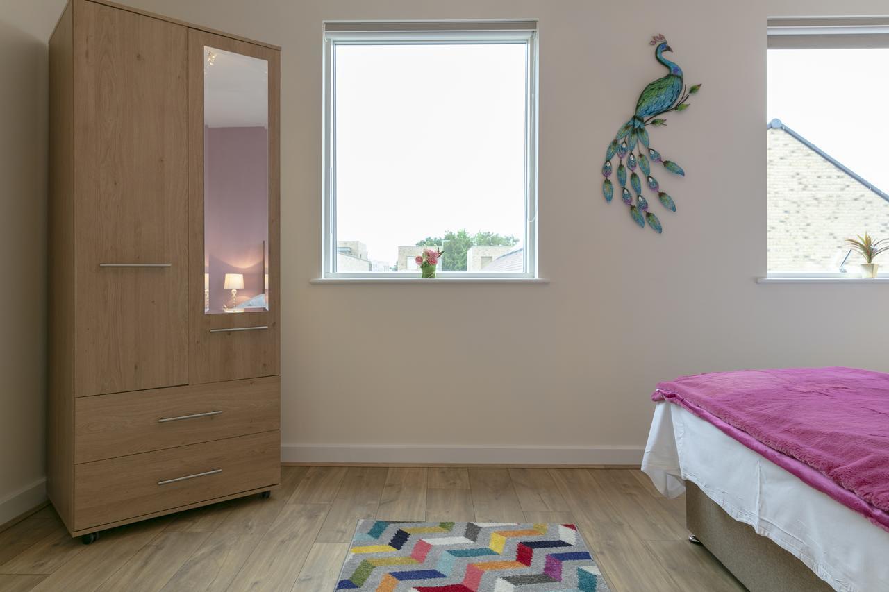 Modern & Exquisite Trumpington Townhouse With Parking & 5 Mins To Papworth Hospital Cambridge-i reptér Kültér fotó