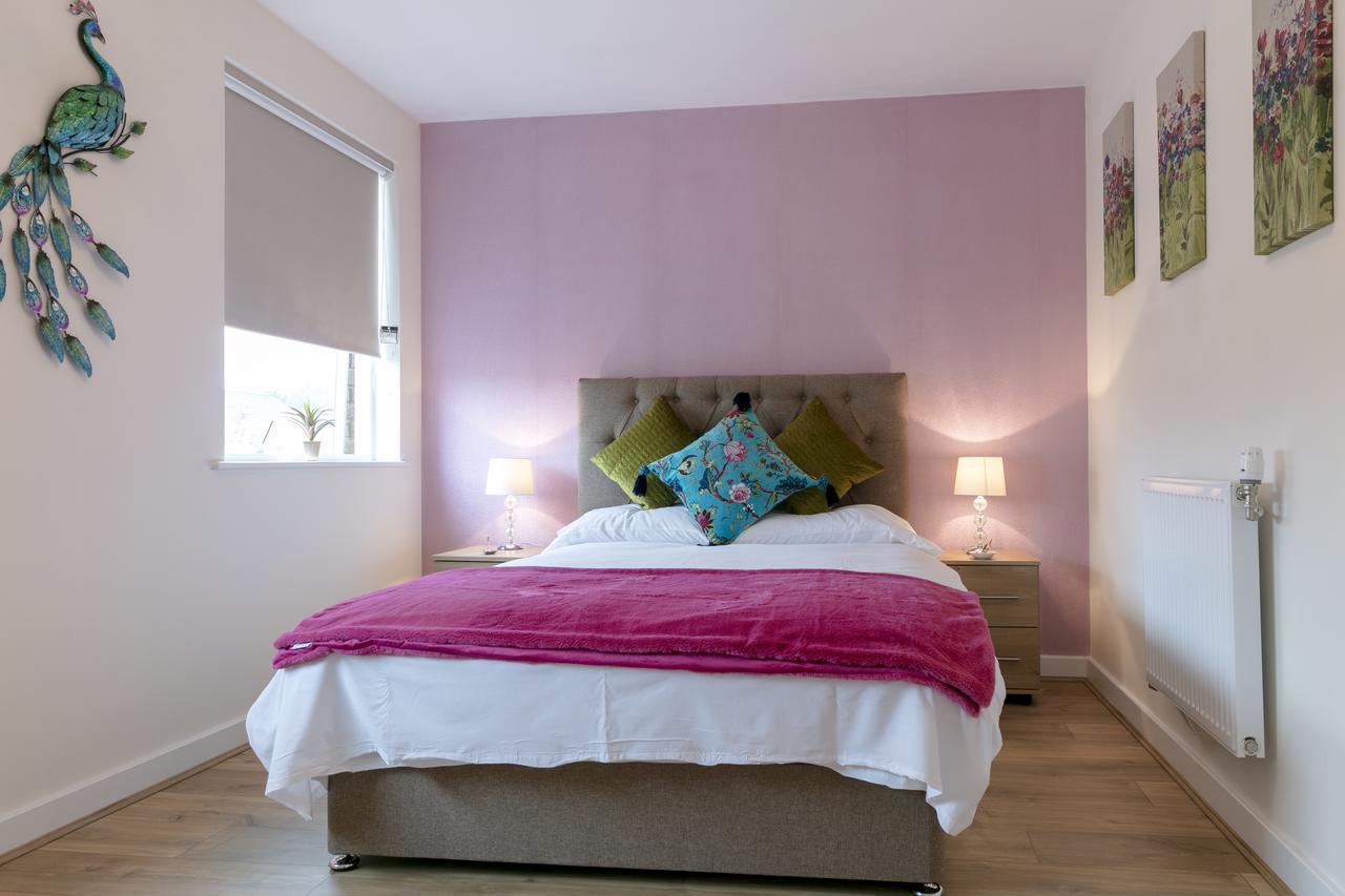 Modern & Exquisite Trumpington Townhouse With Parking & 5 Mins To Papworth Hospital Cambridge-i reptér Kültér fotó