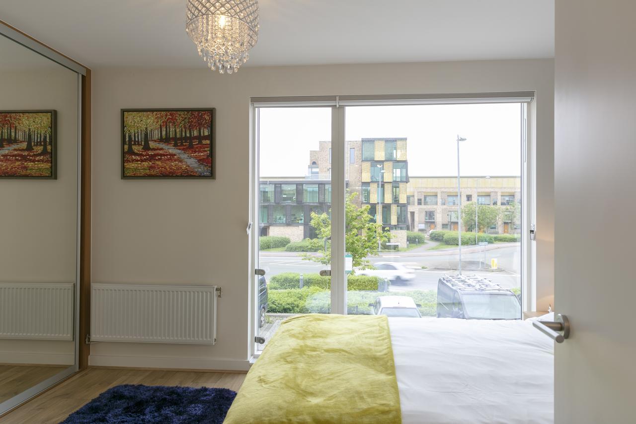 Modern & Exquisite Trumpington Townhouse With Parking & 5 Mins To Papworth Hospital Cambridge-i reptér Kültér fotó