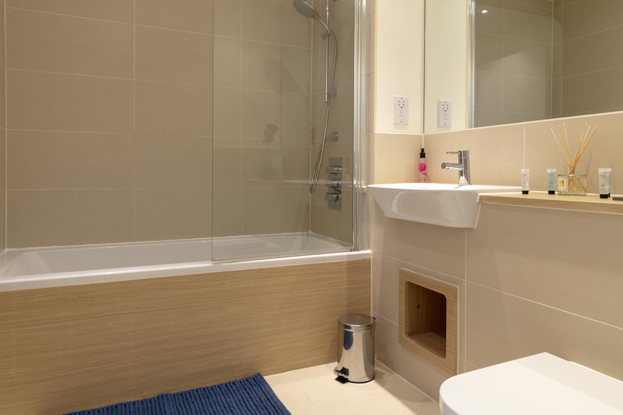 Modern & Exquisite Trumpington Townhouse With Parking & 5 Mins To Papworth Hospital Cambridge-i reptér Kültér fotó