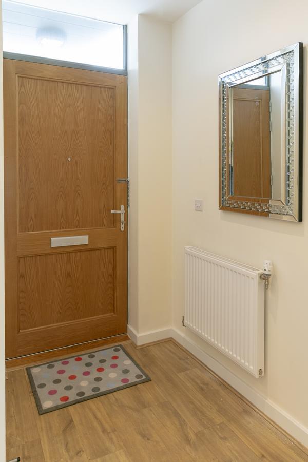 Modern & Exquisite Trumpington Townhouse With Parking & 5 Mins To Papworth Hospital Cambridge-i reptér Kültér fotó