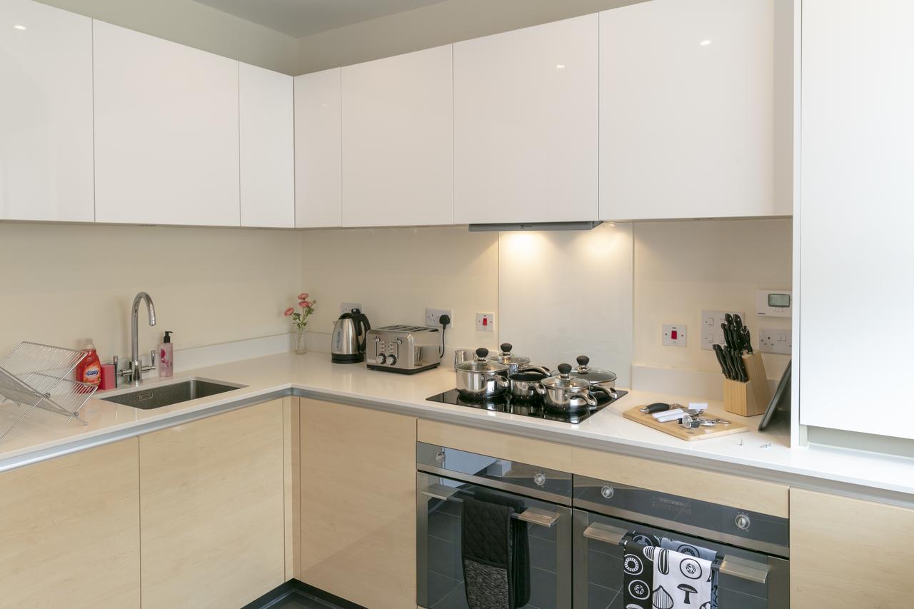 Modern & Exquisite Trumpington Townhouse With Parking & 5 Mins To Papworth Hospital Cambridge-i reptér Kültér fotó